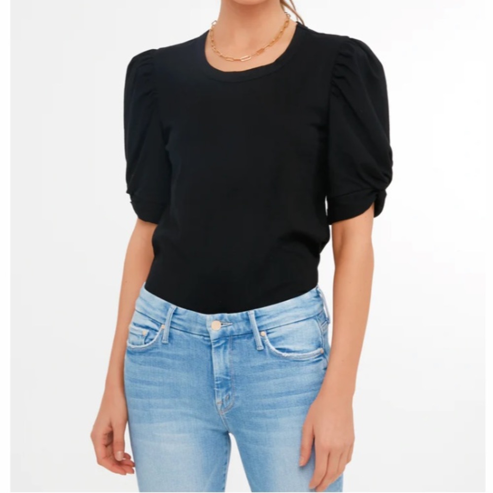 Black Vesty Puff Short Sleeve Crewneck
POMANDER PLACE Large